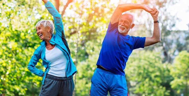 Adultos mayores haciendo ejercicio. | Pañales para adultos. - Pañales para adultos - Pañales desechables para adulto pañal calzón para adulto desechable